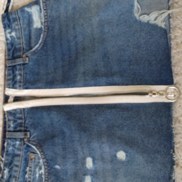 Zara Trafaluc Denimwear Distressed Skirt. - Picture 7 of 7